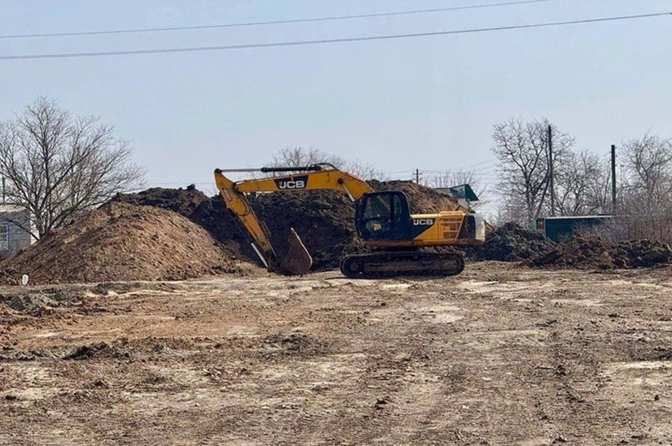    В поселке Нижние Серогозы стартовали работы по возведению нового физкультурно-оздоровительного комплекса. Фото: ТГ-канал Владимира Сальдо