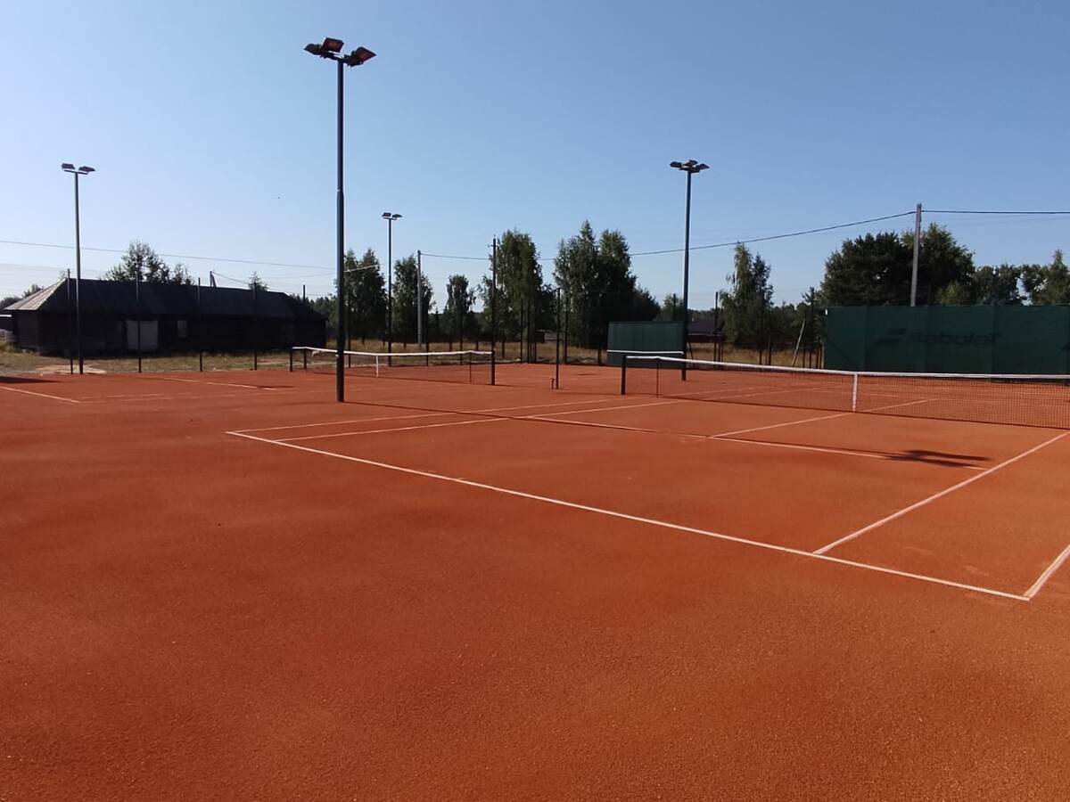 Грунтовое покрытие – это тщательно утрамбованная смесь натуральных материалов, таких как кирпичная крошка, глина, песок.