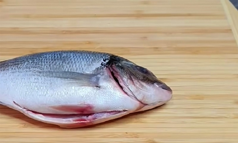 Рыба, как из ресторана: нежнейшая запечённая в фольге с ароматным маринадом за 40 минут