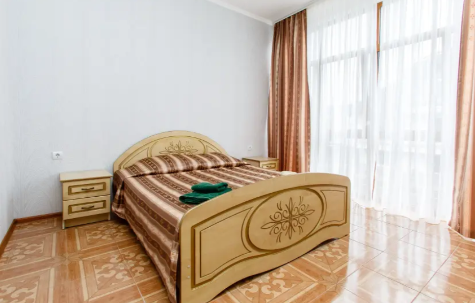 Честный обзор и отзыв гостевого дома Версаль 2 в Адлере