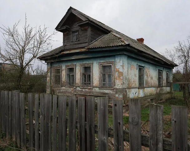 Старенький деревенский домик