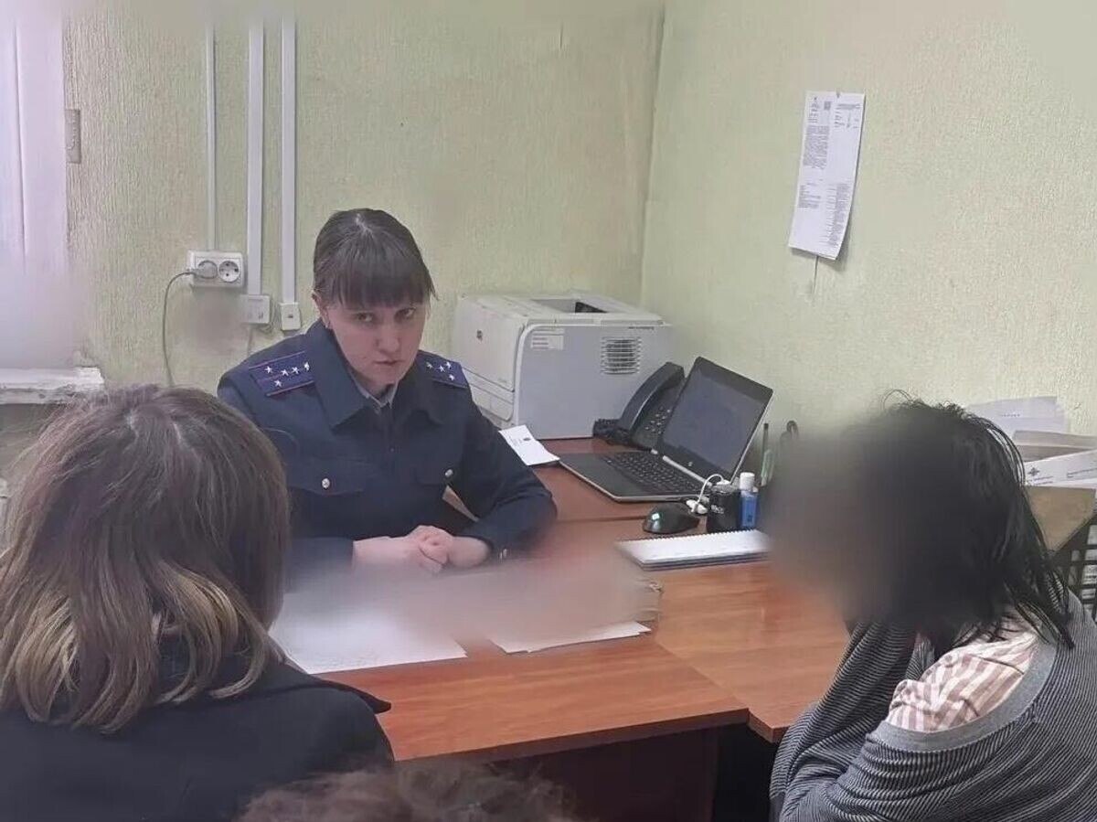    Девочки-подростки в следственном отделе по Железнодорожному району города Пензы | © Фото : Следком Пенза/MAX