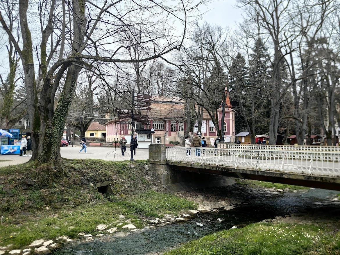 Листайте галерею. Собрала в ней фотки, в которых, как мне кажется, есть вайб КМВ