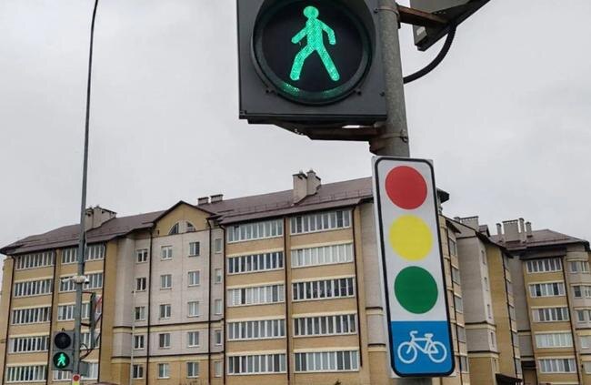 Велосветофоры и велотаблички – новшество, возникшее в ходе диалога ГАИ с велосообществом и потому имеющее все шансы на успех abw.by