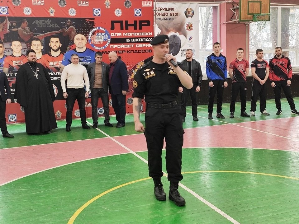    Павел Моисеев служит в ЛНР и выступает на концертах и мероприятиях Александра АНТОНОВА