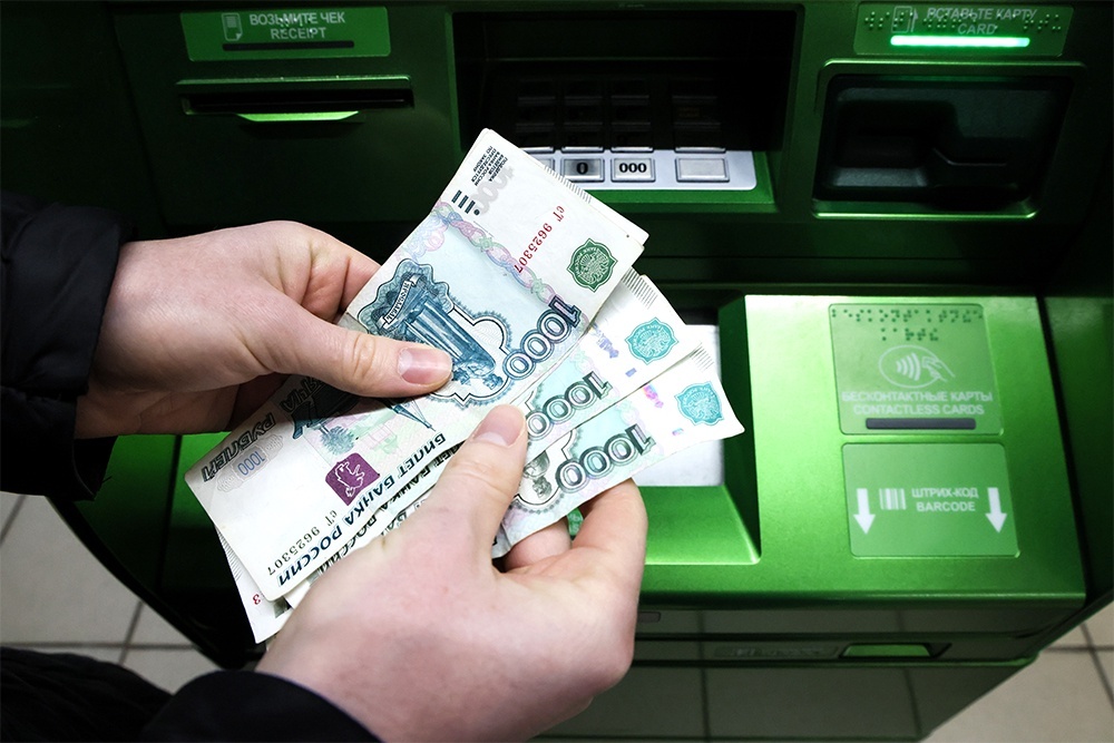    Эксперты полагают, что увеличение доли наличных средств в расчетах может стать естественной реакцией на усиление контроля. / Дмитрий Феоктистов/ТАСС