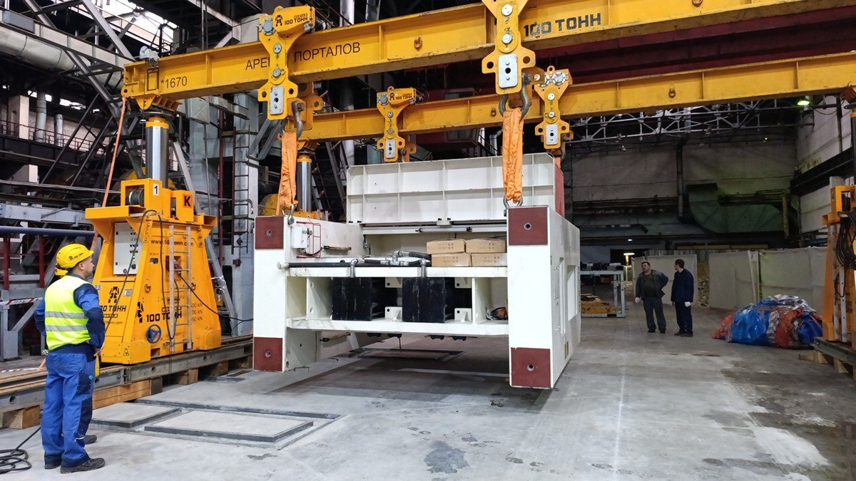 Установка тяжелого пресса портальной системой