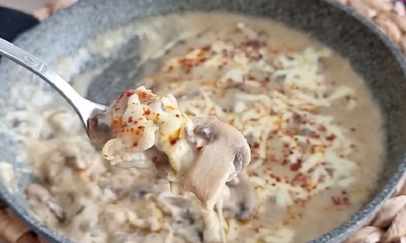 Ленивый жульен из шампиньонов: простой рецепт с ресторанным вкусом