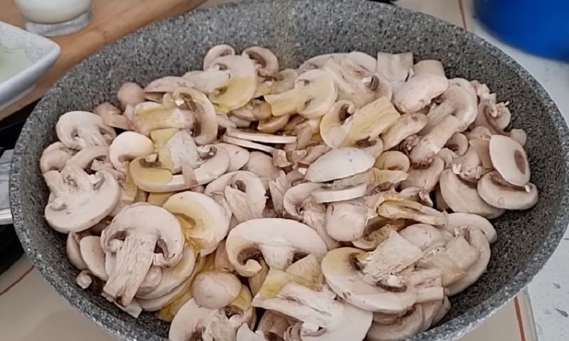 Ленивый жульен из шампиньонов: простой рецепт с ресторанным вкусом