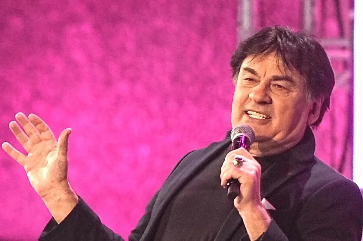    Александр Серов.