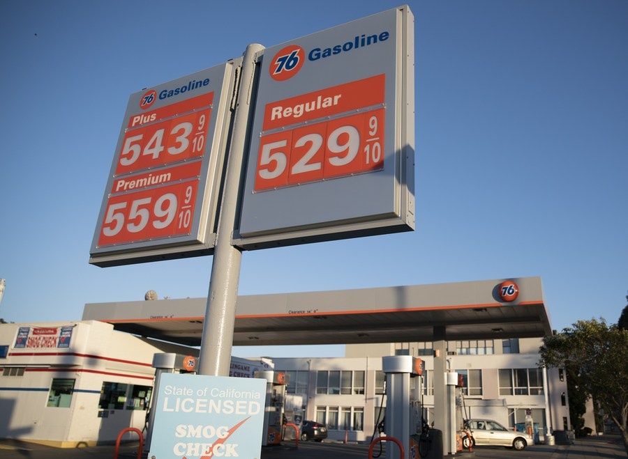      Спасайся, кто может! Как страны мира решают проблему дорогого топлива
