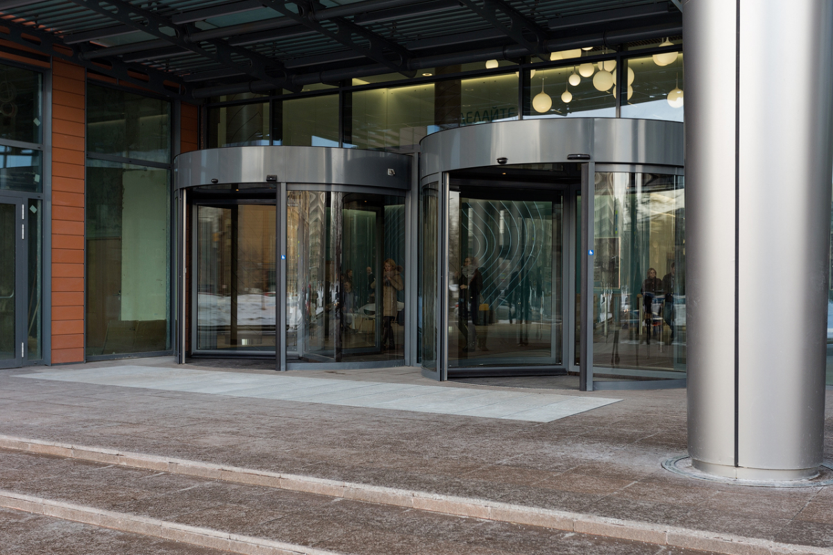 Входная группа БЦ Оазис