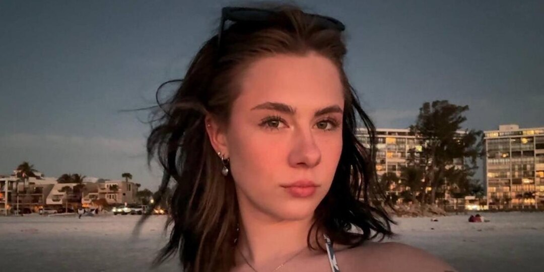 Живущая в США дочь Ефремова устроила фотосессию в купальнике