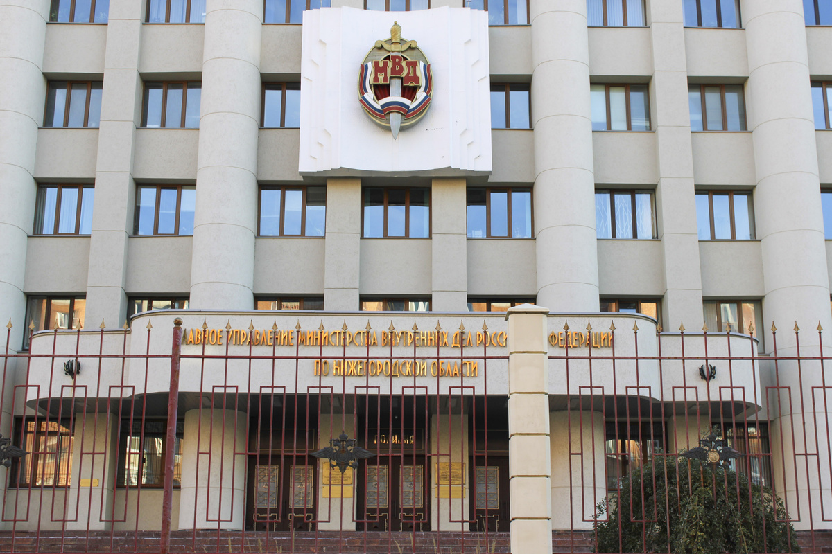 Харука Такеми и Натанаэль Александр Спарроу поблагодарили полицейских за содействие.  Фото: ФедералПресс / Ксения Кобалия