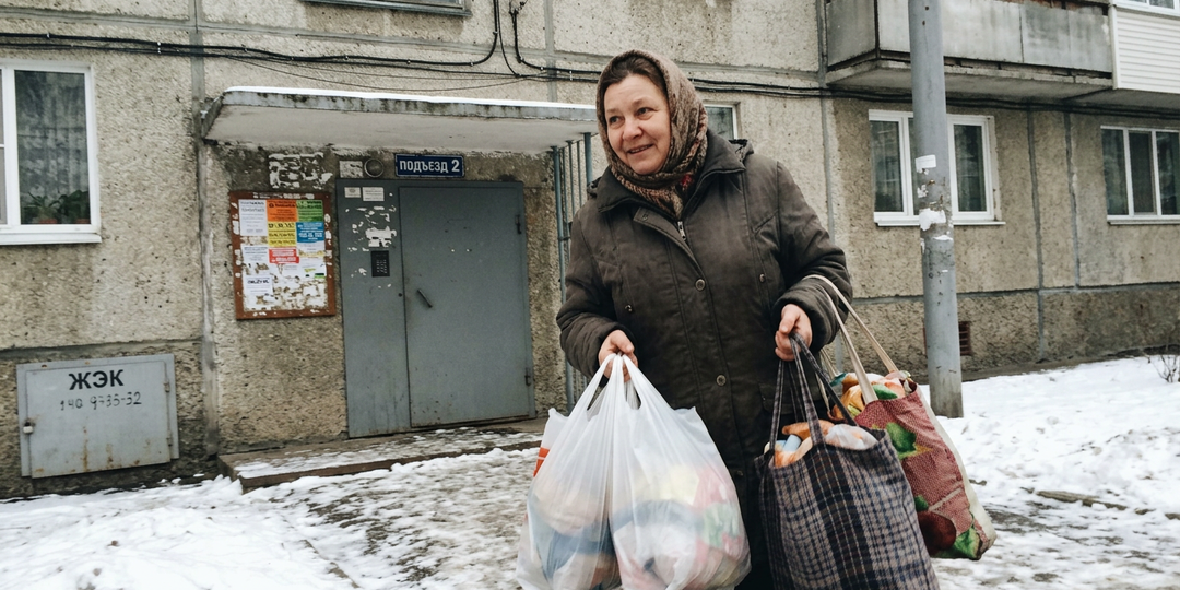 Тётя приезжает в гости с пустыми руками, но уезжает с сумками — «вам же не жалко»