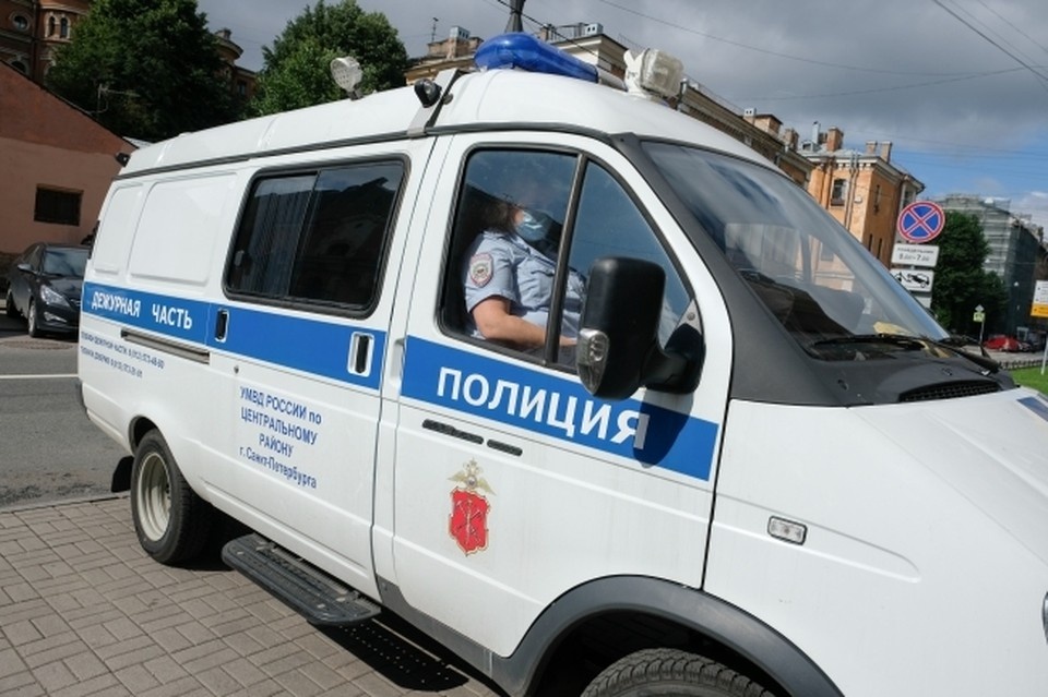    Сотрудники полиции устанавливают все детали ДТП. Иван Макеев