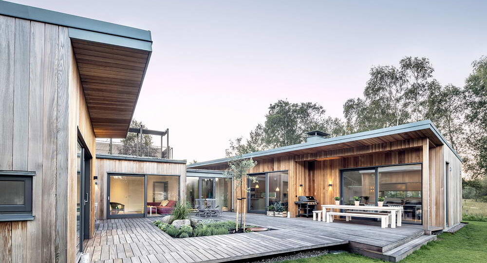 4 дачных дома и Сауна в виде золотого яйца в Швеции