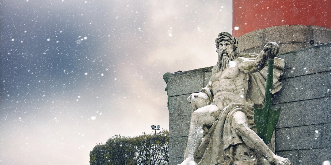 🏛️ Ростральные колонны Петербурга: как зажигается символ города