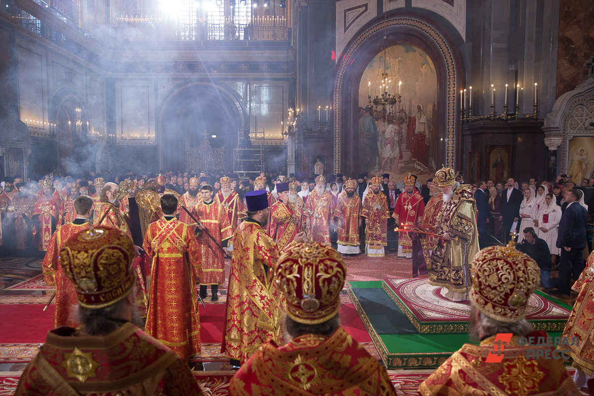 Протоиерей Владимир Хулап подчеркнул, что традиция принесения Благодатного огня в российские епархии является сравнительно новой.  Фото: Фото: ФедералПресс / Виктор Вытольский