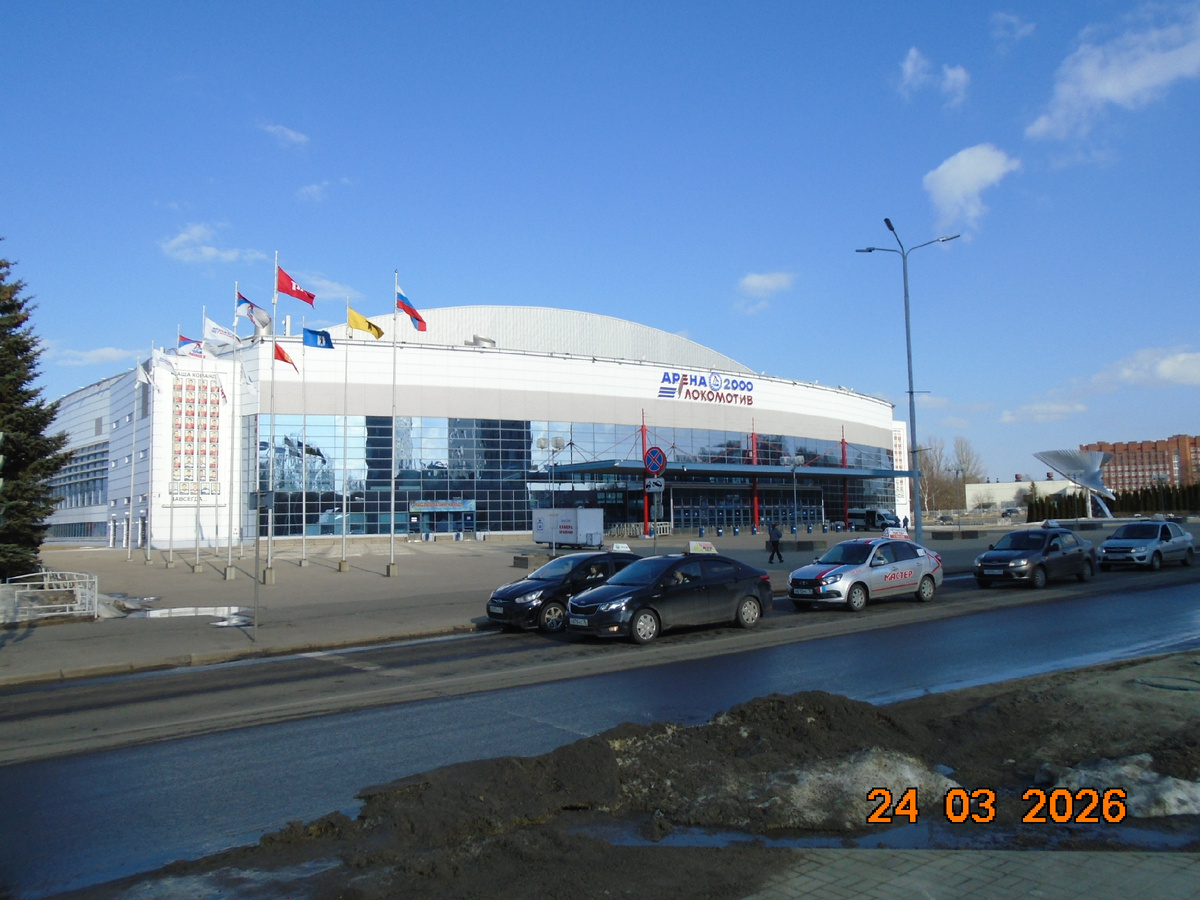 Арена 2000. Почему 2000? Потому что её открыли в 2000 году. 