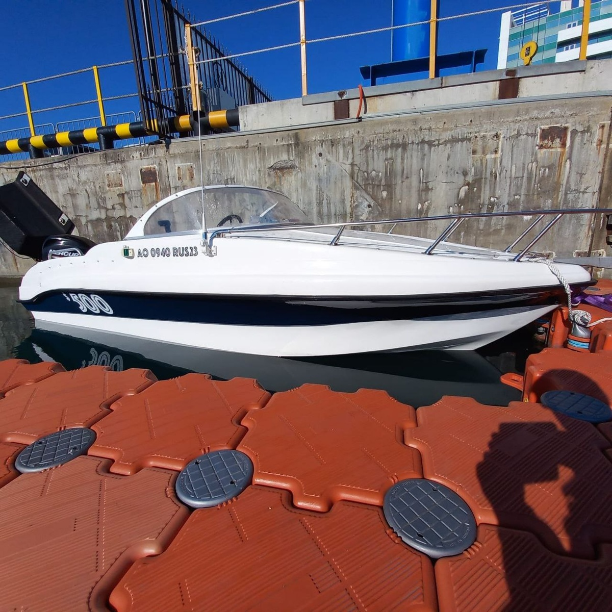 Катер на Чёрном море в Сочи — идеальная платформа для ловли на самодур.