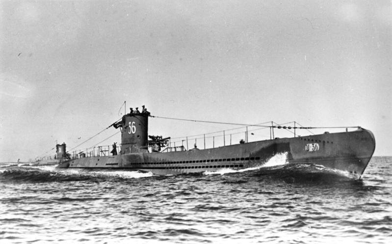 U-36 в море в 1936 году: видно номер лодки на ходовой рубке и корпусе. В дальнейшем, с нарастанием напряжения в боевых действиях, он был стёрт