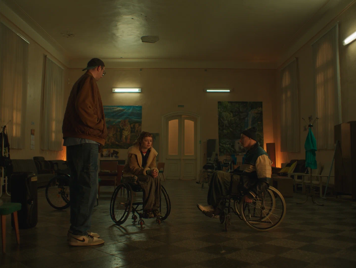 Кадр из сериала «Встать на ноги» / фото: Кинопоиск