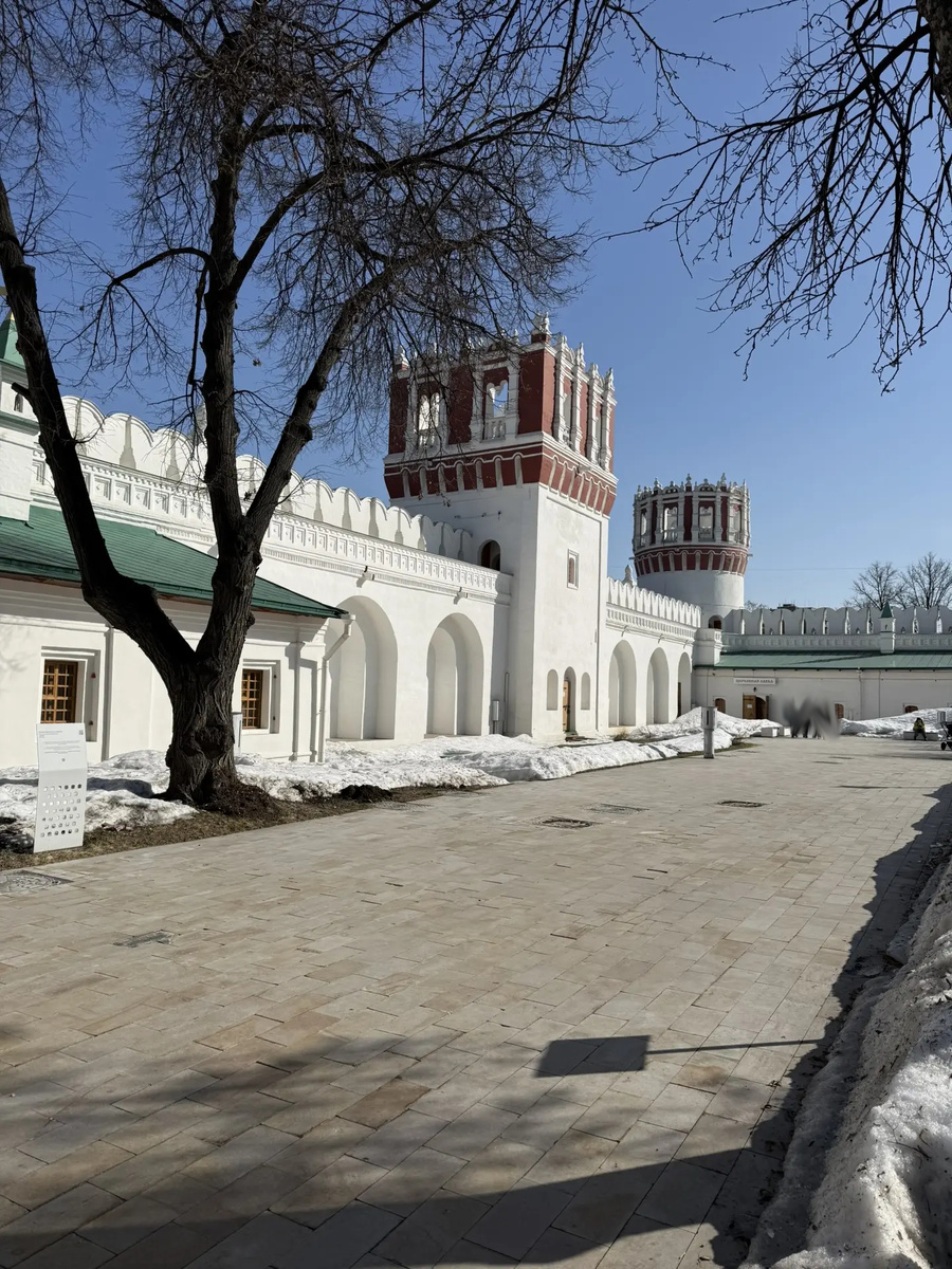 Стены монастыря