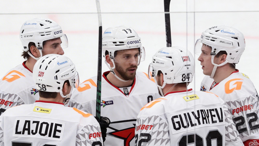    Хоккеисты "Авангарда" Валерий Шарифулин/ТАСС