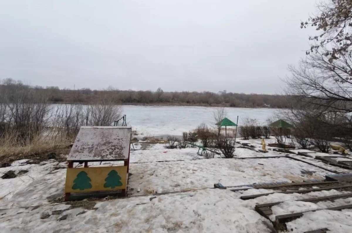    Лестница к Дону и сухой фонтан.