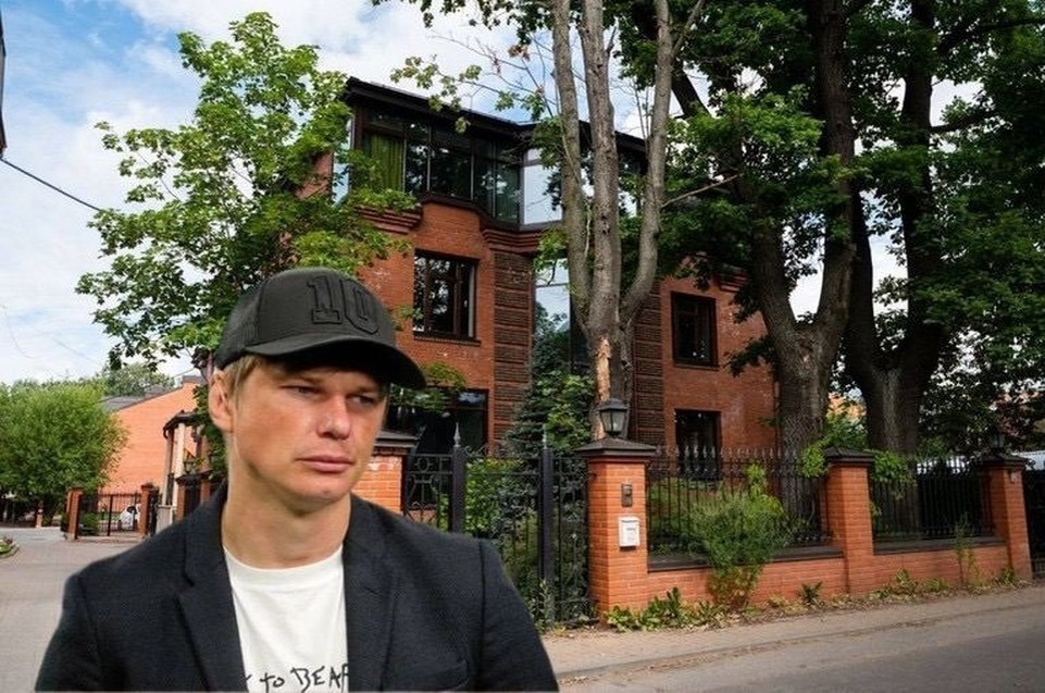    Андрей Аршавин покупал свой коттедж за 20 миллионов, а сейчас его цена выросла до 170 миллионов рублей. Юлия ПЫХАЛОВА