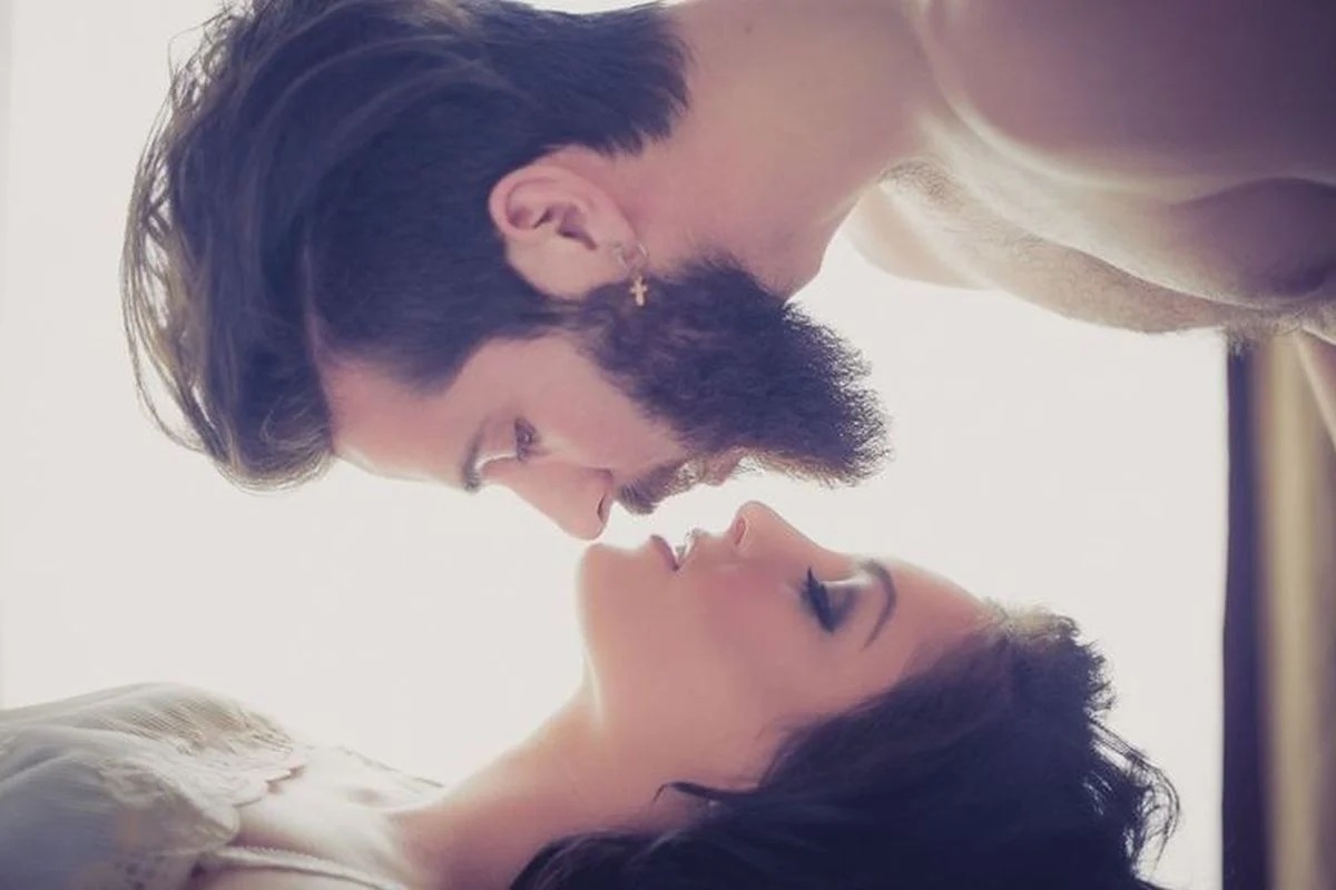 Фото с сайта: https://www.okchicas.com/tu/pareja-tu/novias-hombres-barbudos-comen-miles-de-pelos/