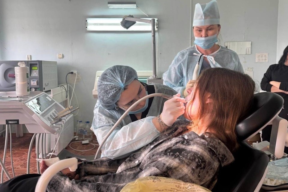    Стоматологи Адыгеи вылечили более тысячи жителей Херсонщины Фото: пресс-служба Игоря Кастюкевича