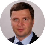 «Боль­шие объ­е­мы сне­га, ско­пив­ши­е­ся на до­ро­гах, по­сте­пен­но вы­во­зят­ся, Пет­ро­пав­ловск-Кам­чат­ский рас­чи­ща­ет­ся, спе­ци­а­ли­зи­ро­ван­ные служ­бы вы­ез­жа­ют для опе­ра­тив­ной про­чист­ки лив­не­вок. Мас­со­вые под­топ­ле­ния быст­ро лик­ви­ди­ру­ют­ся. Что ка­са­ет­ся под­топ­ле­ния до­мов, то к уст­ра­не­нию этих про­блем под­клю­ча­ют­ся управ­ля­ю­щие ком­па­нии, му­ни­ци­паль­ные вла­сти. Так что си­ту­а­ция с под­топ­ле­ни­я­ми не но­сит мас­со­во­го ха­рак­те­ра, пока мы ви­дим от­дель­ные слу­чаи. И это несмот­ря на то, что идет дождь и со­хра­ня­ет­ся плю­со­вая тем­пе­ра­ту­ра», – про­ком­мен­ти­ро­вал Кир­но­сен­ко.