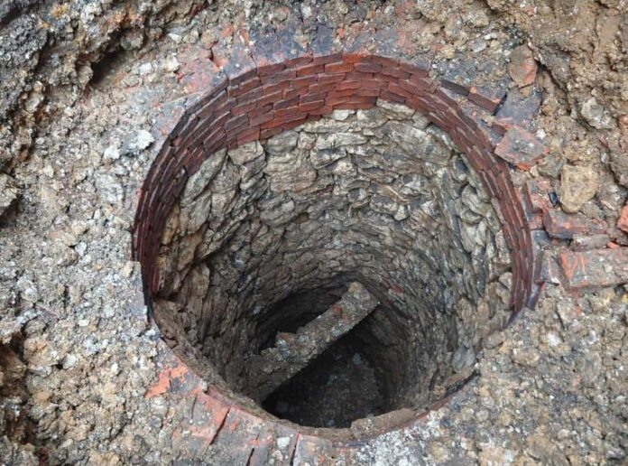    Неожиданная находка древнего римского акведука под полом здания кардинально повлияла на мировой рынок недвижимости, подчеркнув ценность исторических объектов.