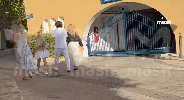    Семейство обитает на Кипре, а особнячок в Подмосковье решили всё же оставить. Видео: ТГ-канал MASH