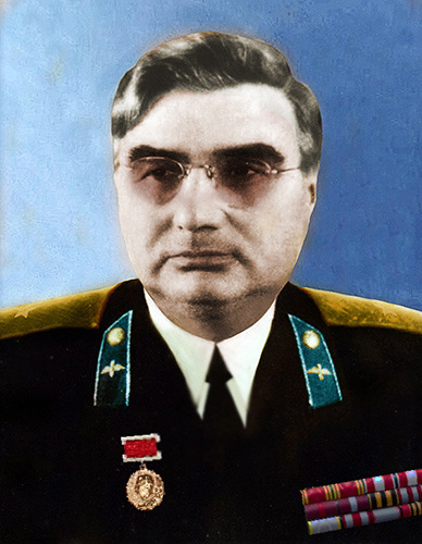 Таким мог быть Коля Петров, таким хотел видеть его отец...