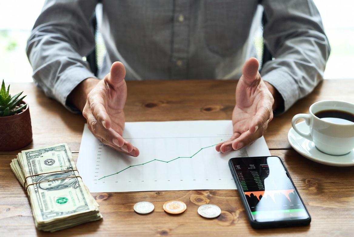 Эпоха «доллара под матрасом» закончилась. Мой честный пересмотр портфеля в марте 2026 года.