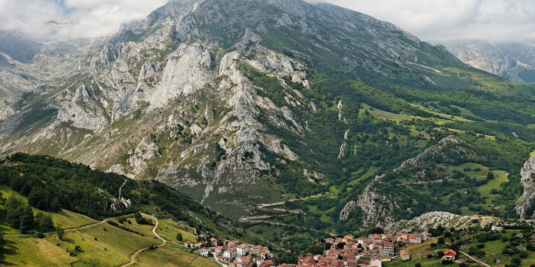 Испанский горный хребет признали самым красивым местом в мире
