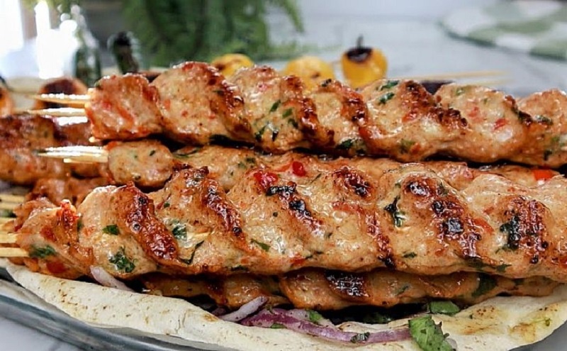 Куриный кебаб на сковороде: буйство вкуса востока прямо дома