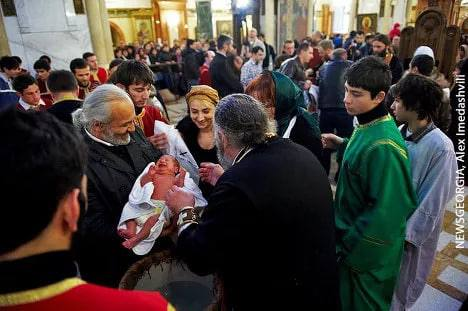 «Это мой ребёнок, поэтому будьте поосторожнее, повнимательнее»: Патриарх Илия Второй стал крёстным 50 000 младенцев в Грузии!