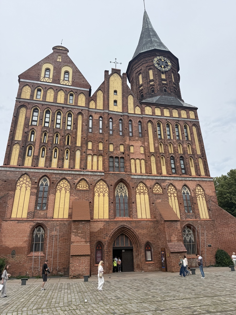 Первое место, которое посетили 