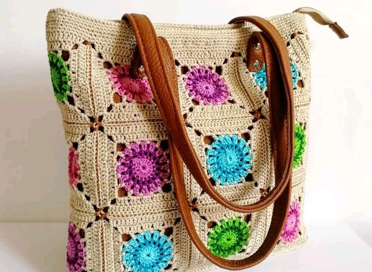 Вяжем сумки из мотивов крючком: 10 моделей со схемами