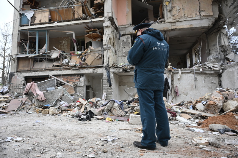 Фото: Константин Михальчевский / РИА Новости. / Последствия взрыва в жилом доме в Севастополе. Взрыв произошел в одном из жилых домов Севастополя на улице Павла Корчагина, от взрывной волны пострадал и соседний дом. 