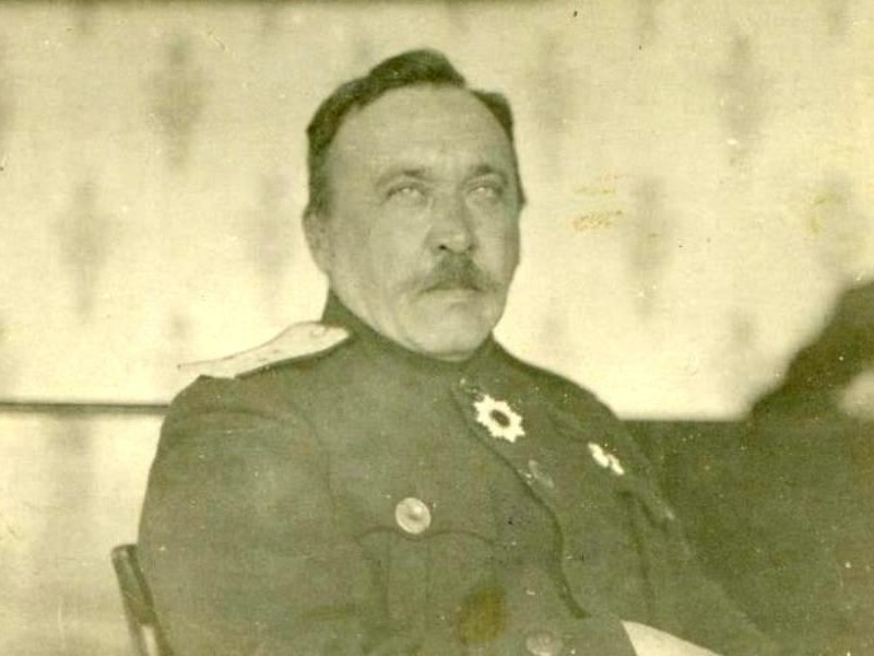 Генерал-лейтенант Розанов.