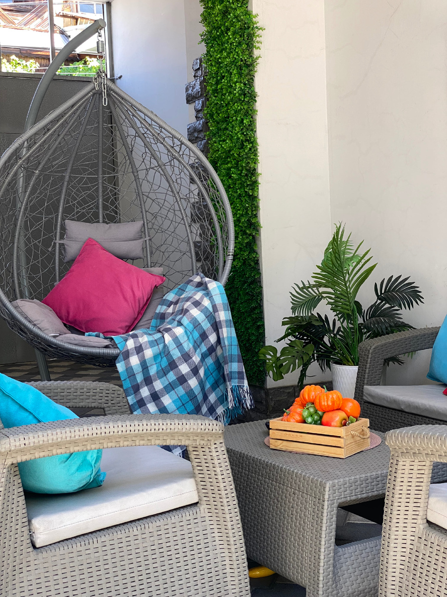 Утро на веранде в апартаментах в Ереване. Фото автора