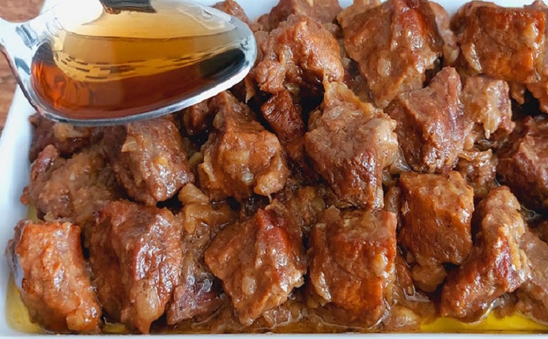 Секрет нежности блюда: простое мясо превращается в деликатес с одной ложкой уксуса – турецкий рецепт 