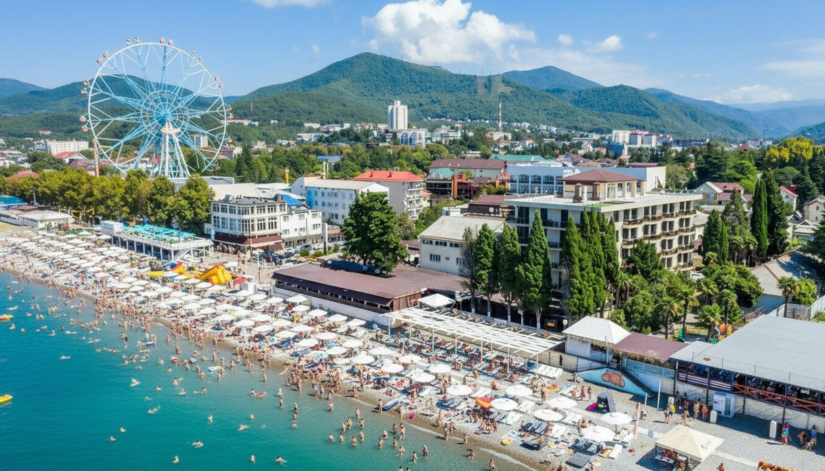 Панорама Центрального пляжа в г. Сочи п. Лазаревском