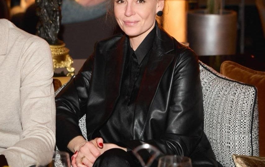 Слишком одетая Люба Толкалина