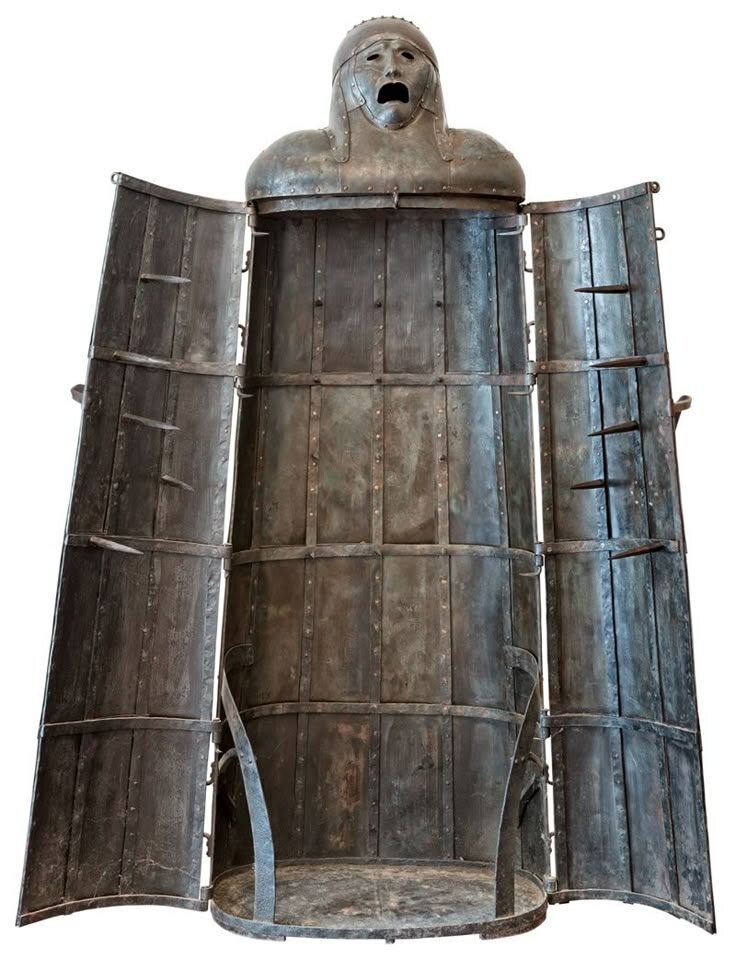 Так могла выглядеть средневековая "железная дева"